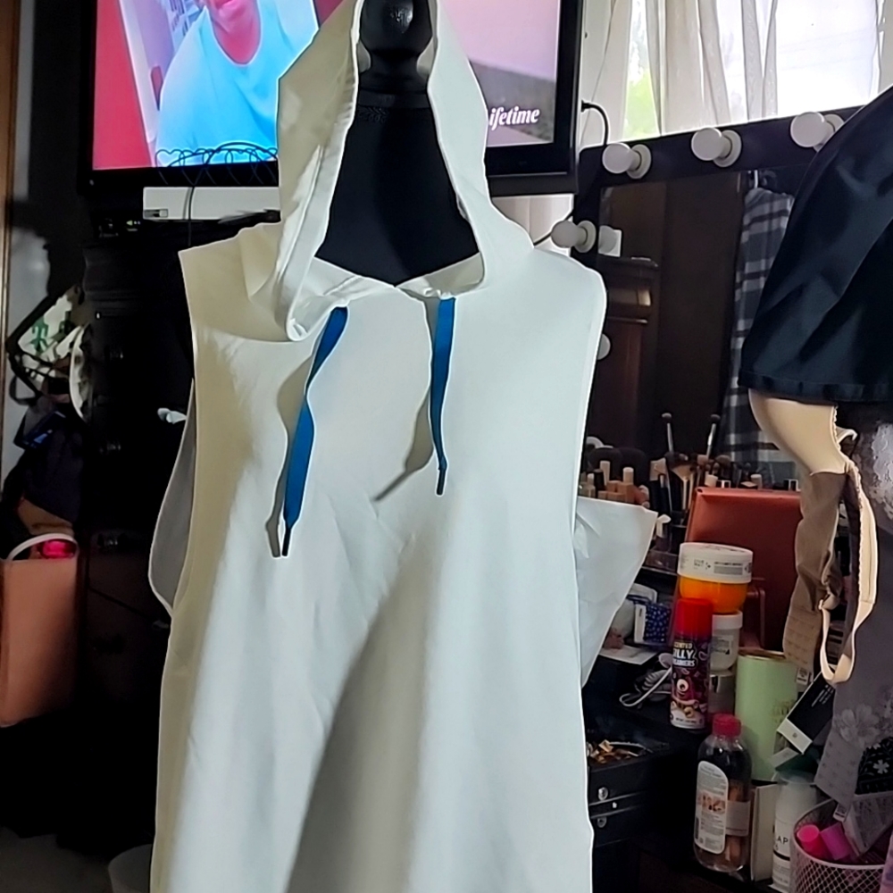 Large white pull over workout shirt to wear on top of sports bra